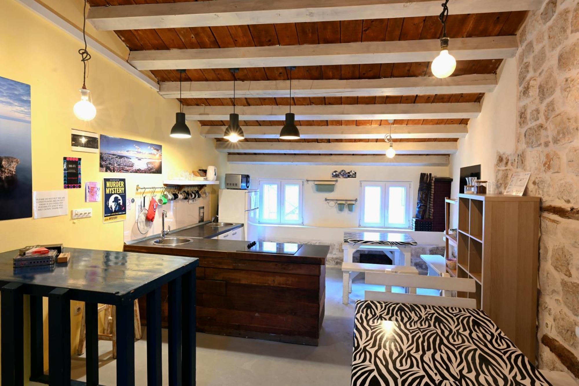 White Rabbit Hostel Hvar Town Exteriör bild